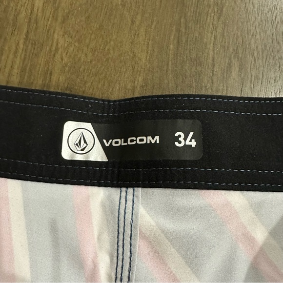 NWT Volcom Manic 2 Boardshorts Size 34 Blue and Red - Picture 6 of 8